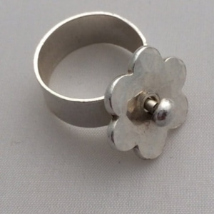 Spinning Flower Ring